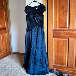 Tadashi Shoji Navy Rosette Tiered Evening Gown Formal Dress Size 12